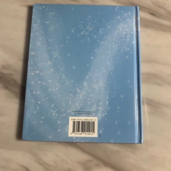 Frozen A Royal Sleepover Book - Picture 4 of 5